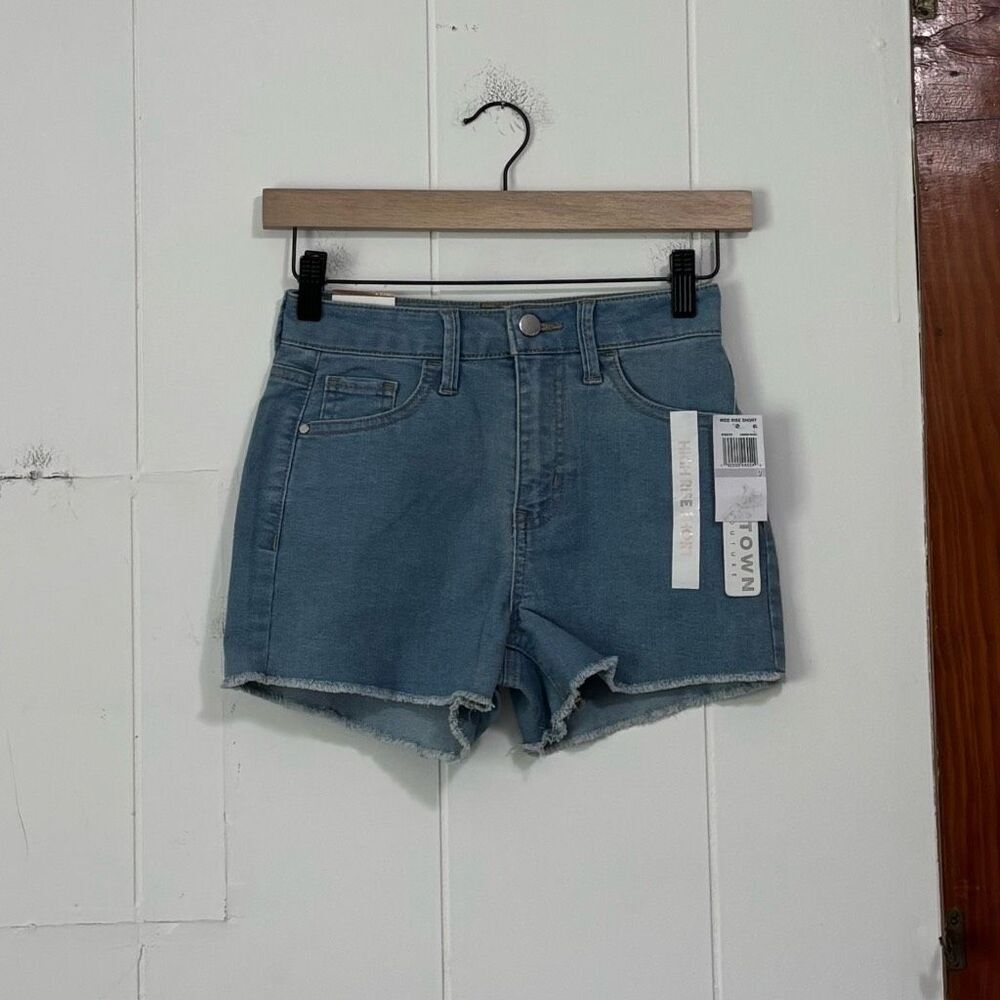Tinseltown Womens High Rise Denim Shorts Light Wash Raw Hem Size 0/24 NWT
